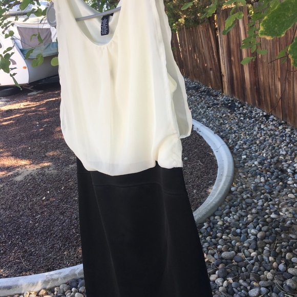 Black and white Dress - Picture 3 of 5